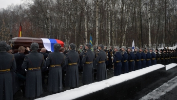 Минобороны России закупает 49 тысяч флагов для гробов
