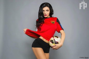 Запорожская модель снялась в фотосессии для футбольного клуба (фото)