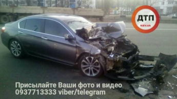 Ночные гонки по Киеву: элитное авто врезалось в маршрутку (фото)