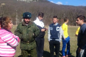 В Крыму запретили футбольный матч подростков, приняв за митинг