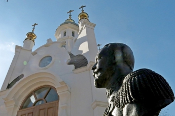 Церковники разочаруют Поклонскую: бюст в Крыму не мироточит