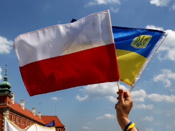 Сенат Польши отказался от законопроекта об “украинском национализме”
