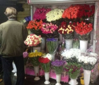 В Киеве школьник украл розы для любимой за 3000 гривен