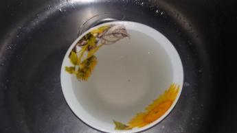 Провели анализ "цветной" воды из-под крана. Результаты удивили (фото)