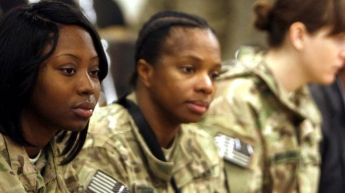 Пентагон расследует скандал с фото обнаженных женщин-военных