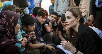 Криштиану Роналду и Анджелина Джоли снимутся в сериале о сирийских беженцах