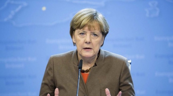 Реализация Минских соглашений улучшит отношения с Россией - Меркель