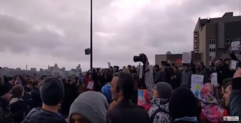 В России на митинге знаменитая майдановская кричалка зазвучала на новый лад (видео)