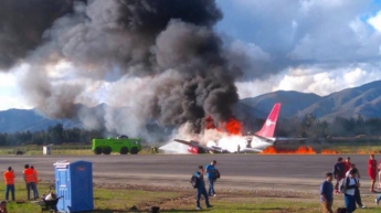 В Перу во время посадки загорелся самолет: появилось видео