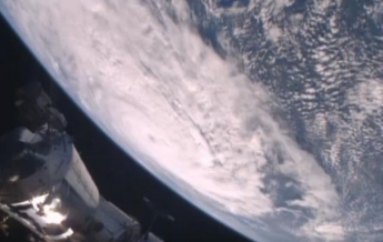 NASA показало, как австралийский циклон "Дебби" выглядит из космоса (видео)