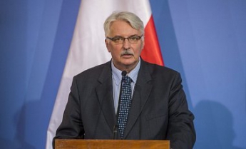Польша временно закрывает консульские учреждения в Украине
