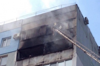 В центре Запорожья горит многоэтажка (фото)