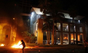В Парагвае протестующие штурмом взяли здание парламента