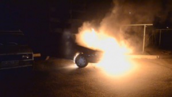 Ночью мужчине сожгли авто (Видео)