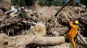 Число жертв схода селя в Колумбии превысило 300 (фото)