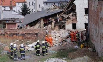 В Польше в результате взрыва обрушился жилой дом: есть жертвы (видео)
