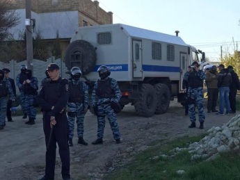 В Бахчисарае у крымских татар проводят обыски