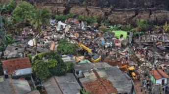 Обрушения гигантской горы мусора на Шри-Ланке: появились жуткие кадры