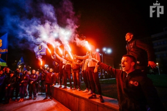 Мелитопольский «Азов» принял участие в факельном шествии «Марш отважных» (фото)