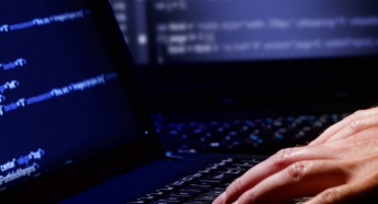 Хакери ГРУ атакували сервери штабу Макрона – ЗМІ