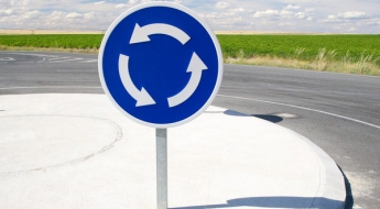 Порошенко подписал изменения правил движения автомобилей на перекрестках