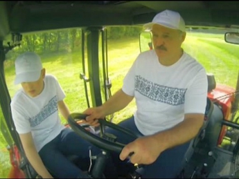 Лукашенко о ненападении: Белорусы приедут в Украину разве что на тракторе