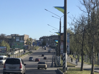 После зимы в городе обновили флаги на проспекте (фото)