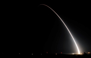 Межконтинентальная ракета США поразила атолл в океане: видео