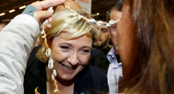 Выборы во Франции показывают, что с демократией нужно завязывать, – блогер