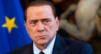 Серьезная травма: Берлускони упал и разбил голову