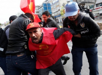 Во время первомайских демонстраций в Стамбуле задержали более 200 человек