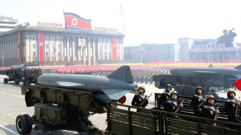 В КНДР заявили, что полеты истребителей США толкают к ядерной войне