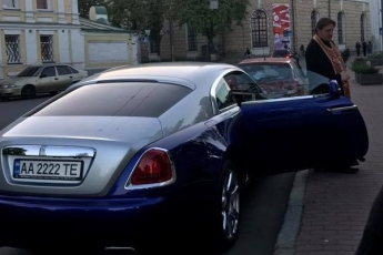 В Киеве священник на Rolls-Royce приехал в Киево-Печерскую лавру (фото)