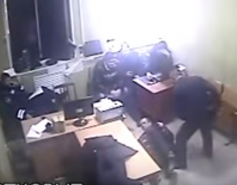 Суд признал участкового виновным в избиении задержанного (видео)