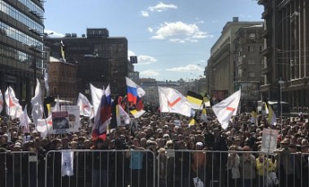 Хватит Путина и войны: В Москве тысячи людей вышли на митинг (фото)