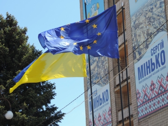 Над Мелитополем взвился флаг Евросоюза. Наконец безвиз