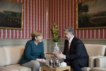 Порошенко сказал, что поражен вчерашними переговорами с Меркель