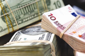 Доллар и евро пошли на попятную: свежий курс от НБУ