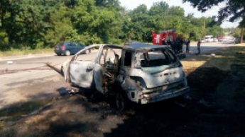 В авто заживо сгорел водитель (Фото)
