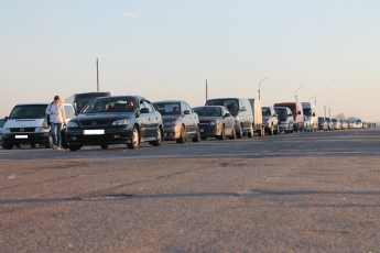 В очереди на Чонгаре застряли больше 100 автомобилей