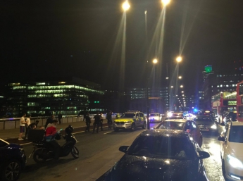 На Лондонском мосту фургон врезался в людей, есть жертвы, - СМИ