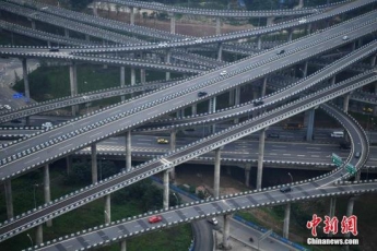 ФОТОФАКТ. В Китае построили пятиуровневую мегадорогу