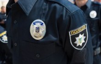 Двое жителей Харьковщины в Бердянске избили полицейского и пытались угнать служебный автомобиль