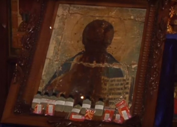 В монастырь Мелитополя привезли кровоточащую икону