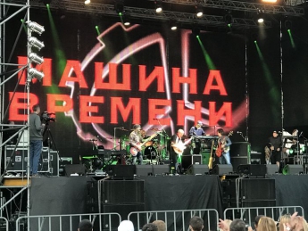 Российской рок-группе «Машина времени» подпевал весь стадион в Запорожье (видео)