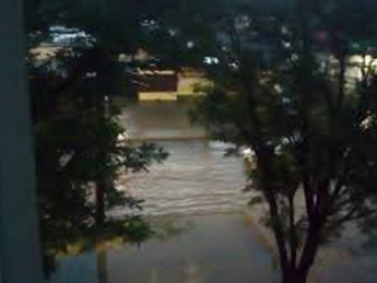 В сети появились новые кадры урагана в Мелитополе (видео)