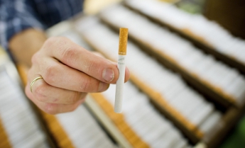 Кабмин предлагает отменить минимальные цены на сигареты