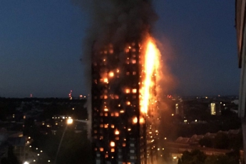 У Лондоні горить багатоповерхівка, є постраждалі (фото, відео)