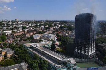 При пожаре в Лондоне ребенок выжил после падения с высоты 10 этажа
