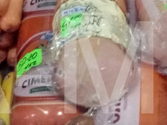 "Элитная" колбаса с плесенью появилась на прилавке магазина (фото)